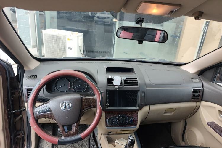Used BAIC Weiwang M30 2015 1.5L Comfort version DAM15 Center Console