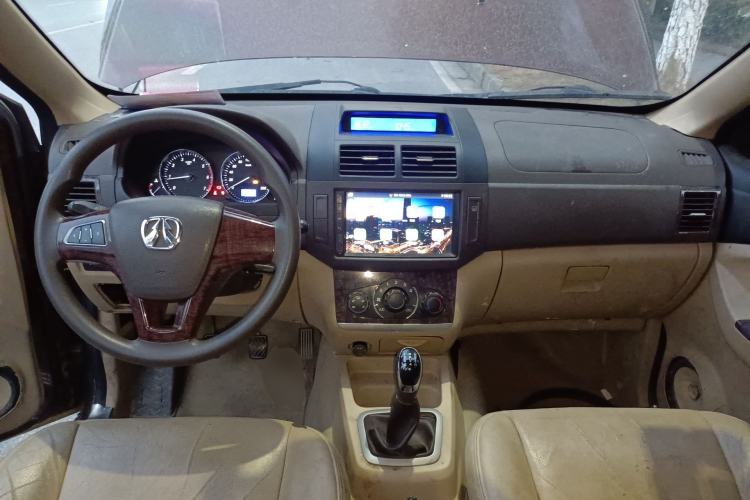 Used BAIC Weiwang M30 2015 1.5L Comfort version DAM15 Center Console