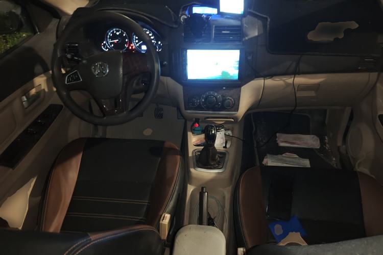 Used BAIC Weiwang M30 2015 1.5L Comfort Version BJ415B Center Console