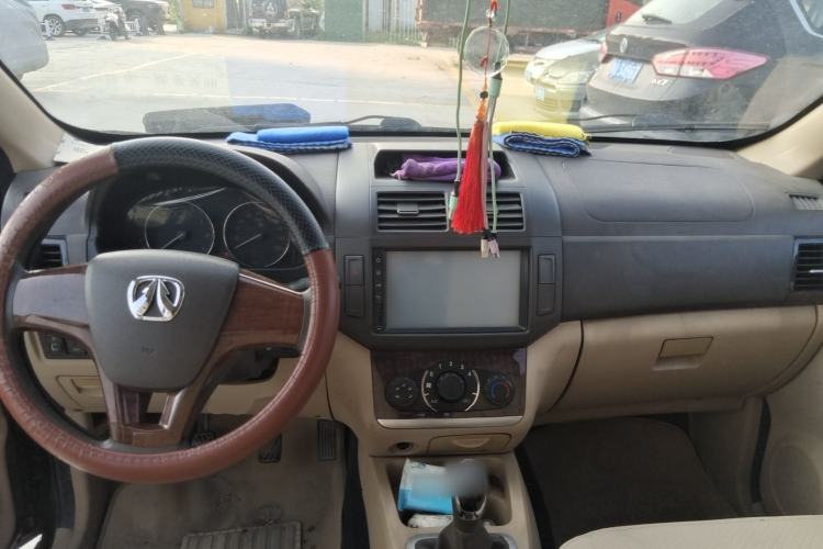 Used BAIC Weiwang M30 2015 1.5L Basic Version DAM15 Center Console