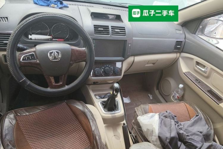 Used BAIC Weiwang M30 2015 1.5L Basic Version DAM15 Center Console