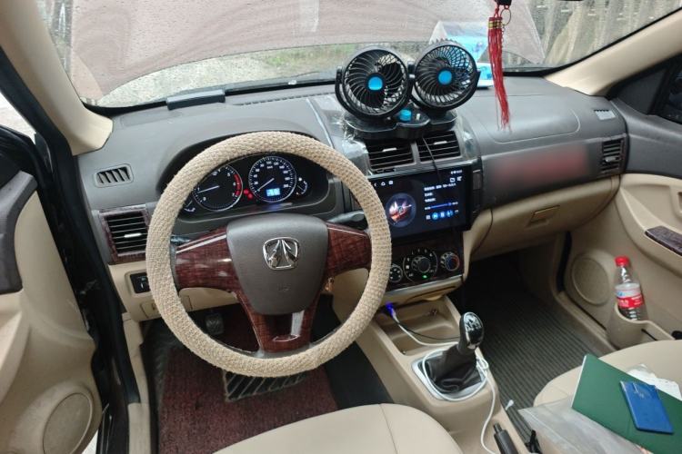 Used BAIC Weiwang M30 2015 1.5L Basic Version DAM15 Center Console