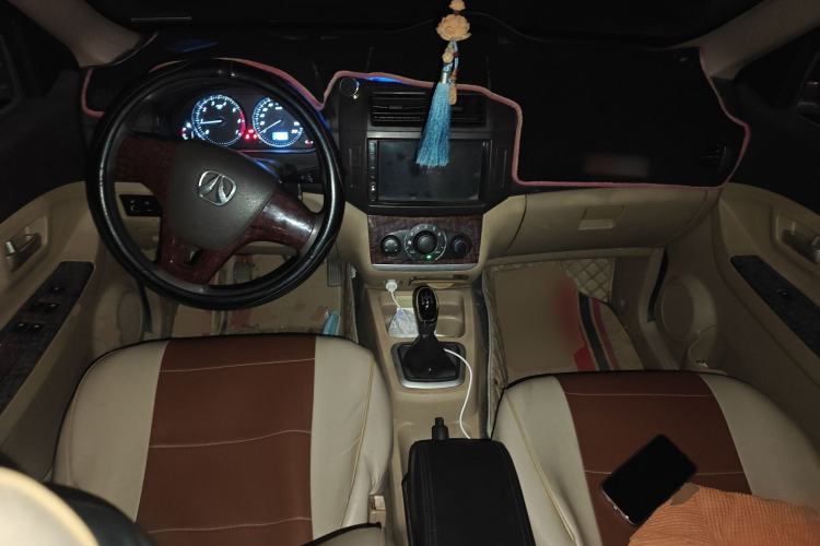 Used BAIC Weiwang M30 2015 1.5L Basic Version DAM15 Center Console