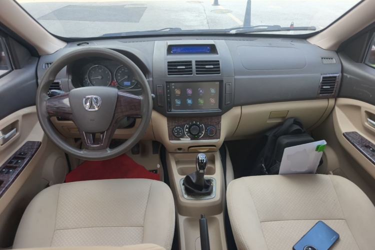 Used BAIC Weiwang M30 2015 1.5L Basic Version DAM15 Center Console
