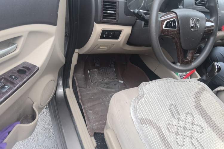 Used BAIC Weiwang M30 2015 1.5L Basic Version DAM15 Driver Seat