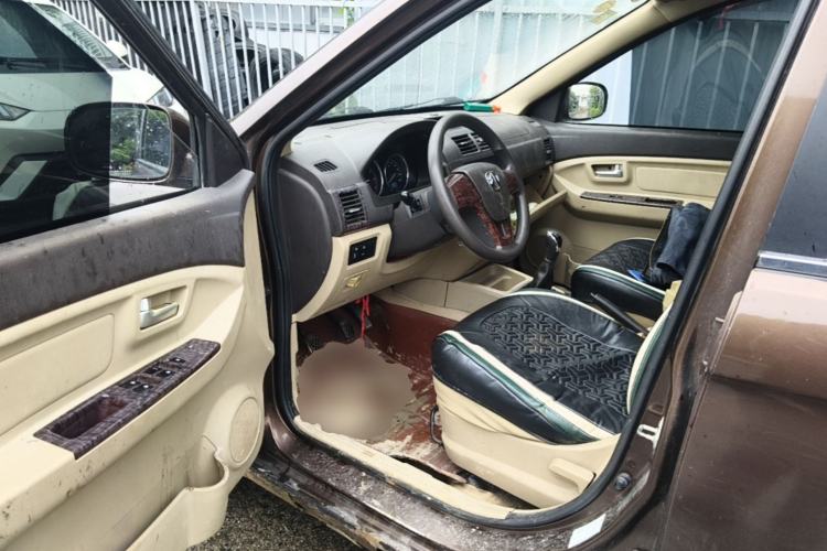Used BAIC Weiwang M30 2015 1.5L Basic Version DAM15 Driver Seat