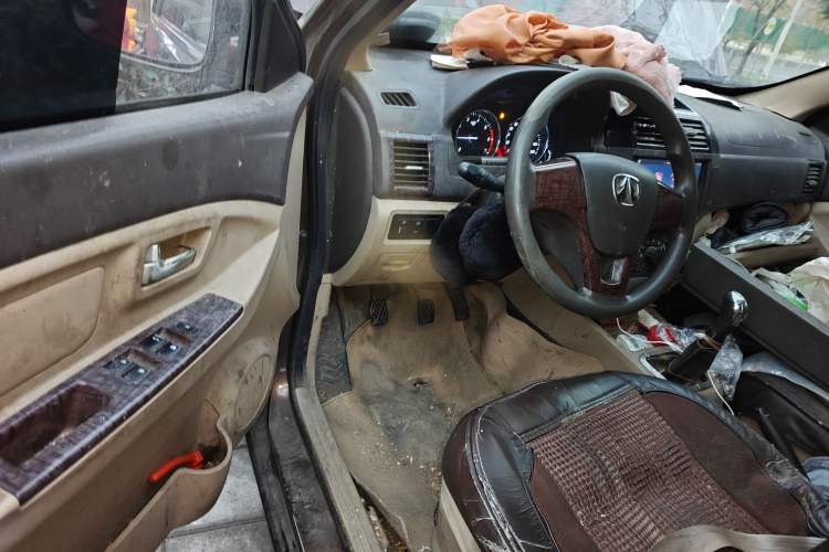Used BAIC Weiwang M30 2015 1.5L Basic Version DAM15 Driver Seat