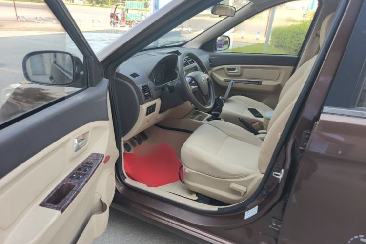 Used BAIC Weiwang M30 2015 1.5L Basic Version DAM15 Driver Seat