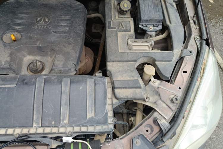 Used BAIC Weiwang M30 2015 1.5L Comfort Version BJ415B Engine Bay Left