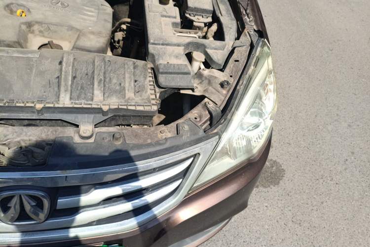 Used BAIC Weiwang M30 2015 1.5L Basic Version DAM15 Engine Bay Left