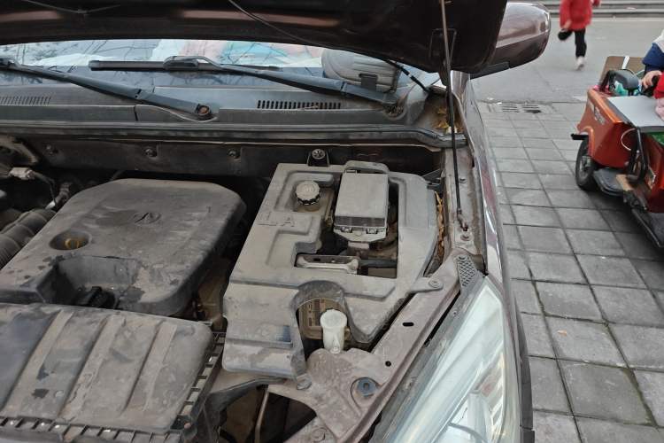 Used BAIC Weiwang M30 2015 1.5L Basic Version DAM15 Engine Bay Left