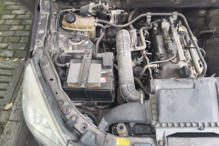 Used BAIC Weiwang M30 2015 1.5L Comfort version DAM15 Engine Bay Right