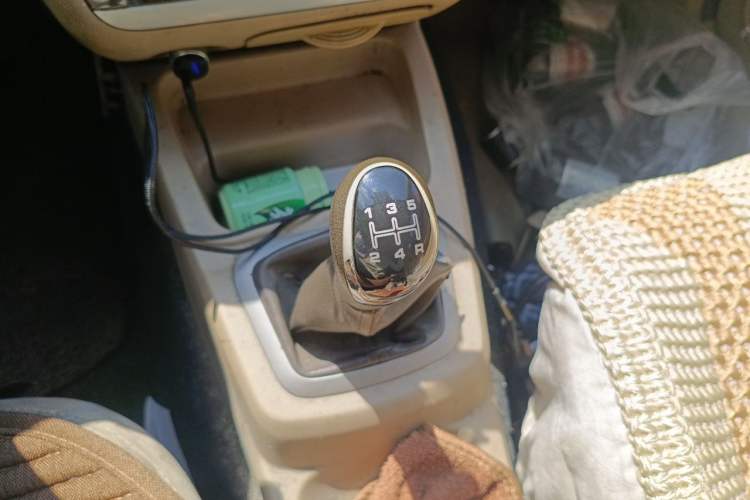 Used BAIC Weiwang M30 2015 1.5L Basic Version DAM15 Gear Lever