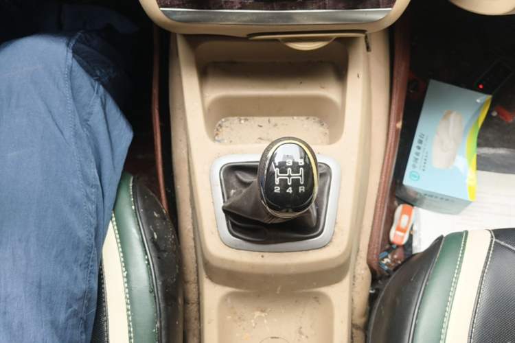 Used BAIC Weiwang M30 2015 1.5L Basic Version DAM15 Gear Lever