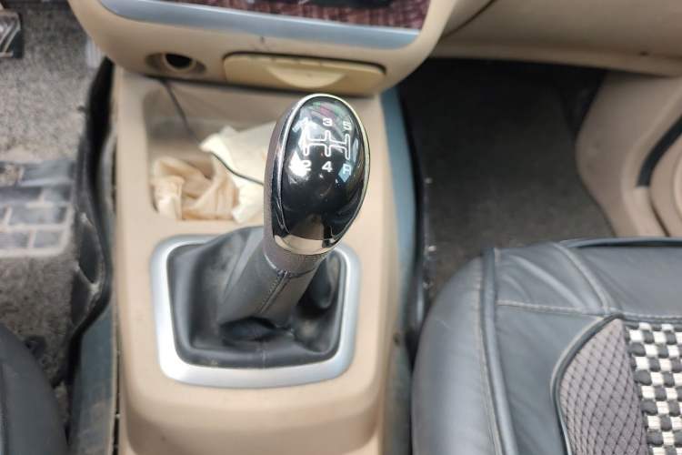 Used BAIC Weiwang M30 2015 1.5L Comfort version DAM15 Gear Lever