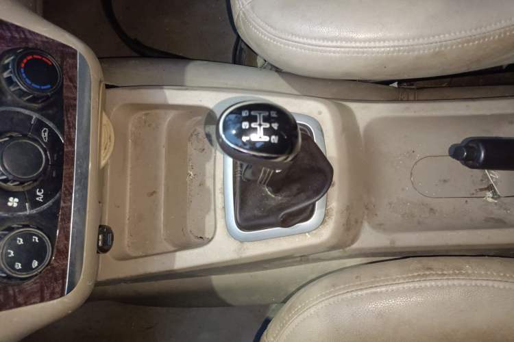 Used BAIC Weiwang M30 2015 1.5L Comfort version DAM15 Gear Lever