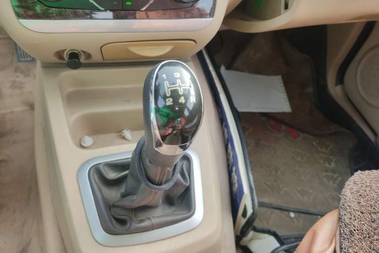 Used BAIC Weiwang M30 2015 1.5L Basic Version DAM15 Gear Lever