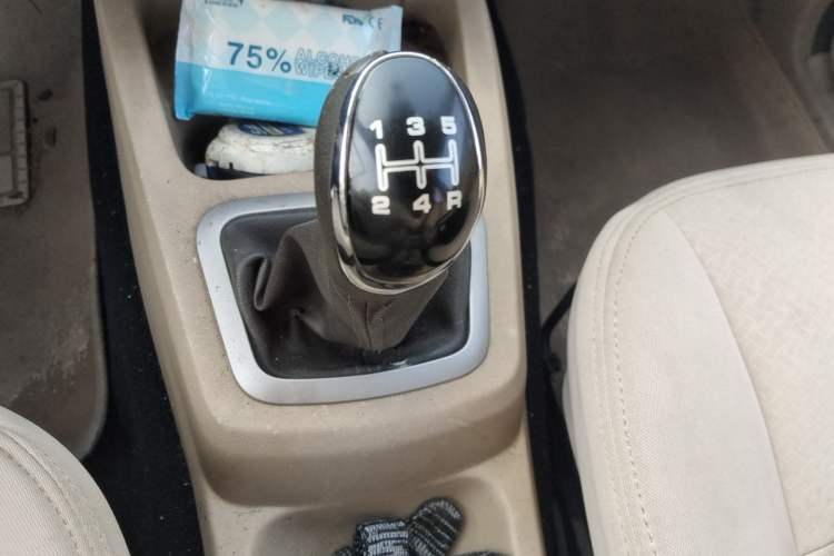 Used BAIC Weiwang M30 2015 1.5L Basic Version DAM15 Gear Lever