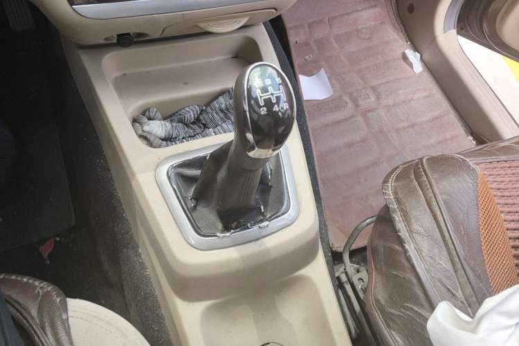 Used BAIC Weiwang M30 2015 1.5L Basic Version DAM15 Gear Lever