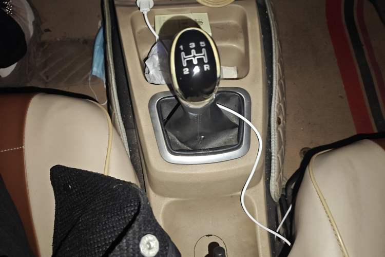Used BAIC Weiwang M30 2015 1.5L Basic Version DAM15 Gear Lever