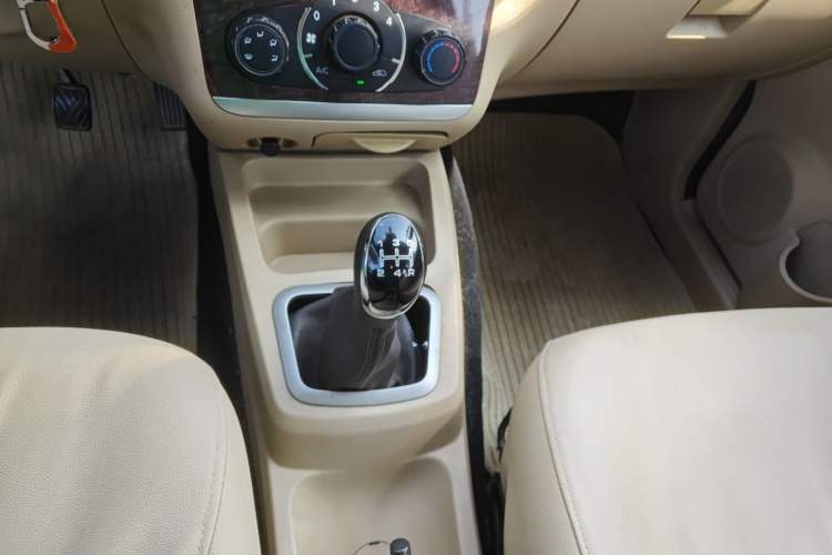 Used BAIC Weiwang M30 2015 1.5L Comfort version DAM15 Gear Lever