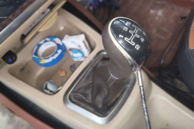 Used BAIC Weiwang M30 2015 1.5L Comfort version DAM15 Gear Lever