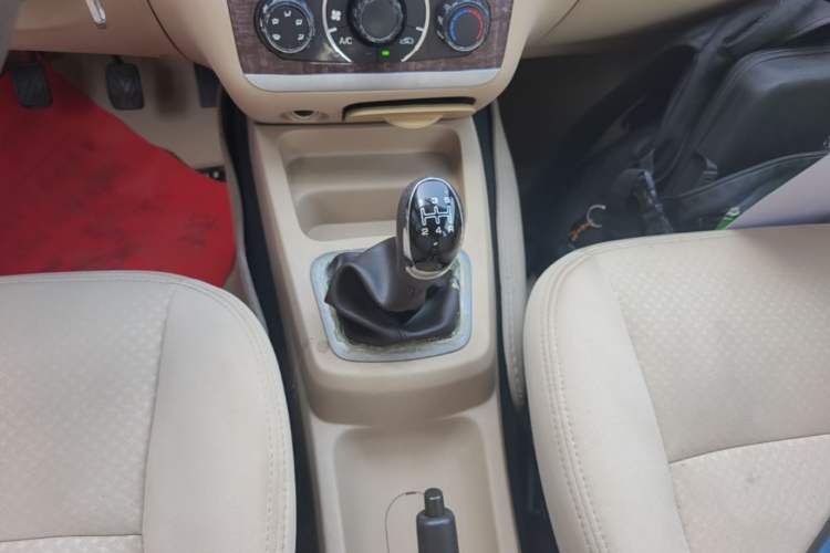 Used BAIC Weiwang M30 2015 1.5L Basic Version DAM15 Gear Lever