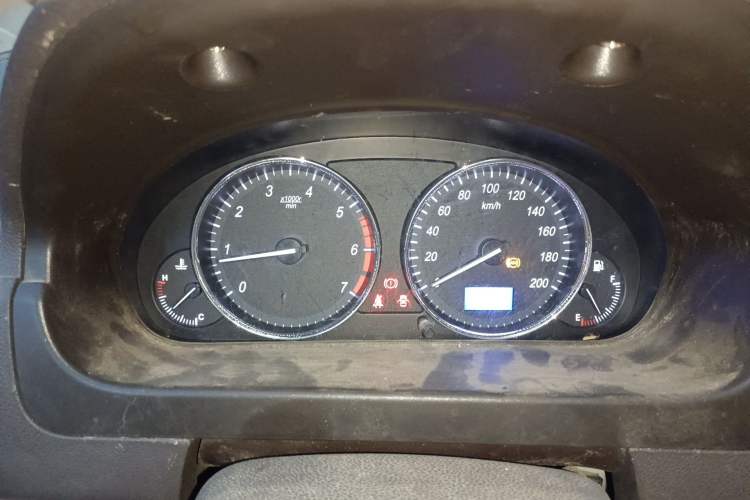 Used BAIC Weiwang M30 2015 1.5L Comfort version DAM15 Instrument Cluster