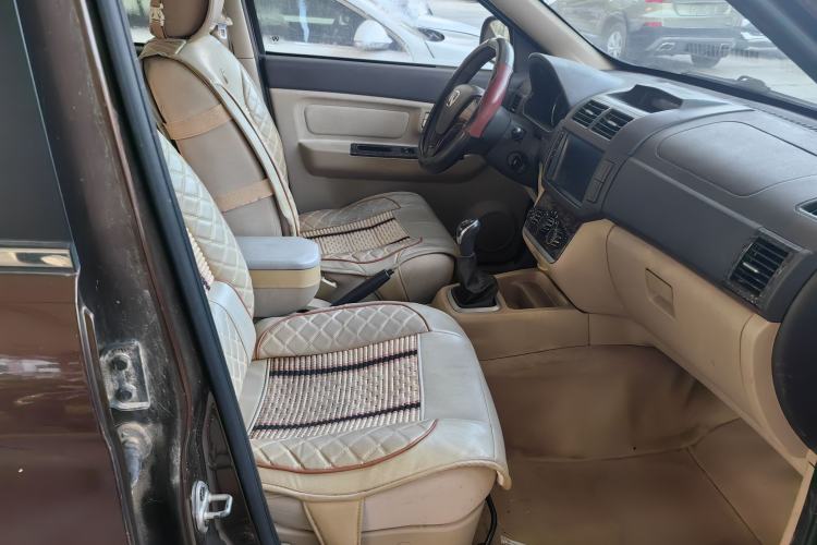 Used BAIC Weiwang M30 2015 1.5L Basic Version DAM15 Interior 4