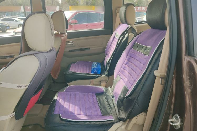 Used BAIC Weiwang M30 2015 1.5L Basic Version DAM15 Interior 4