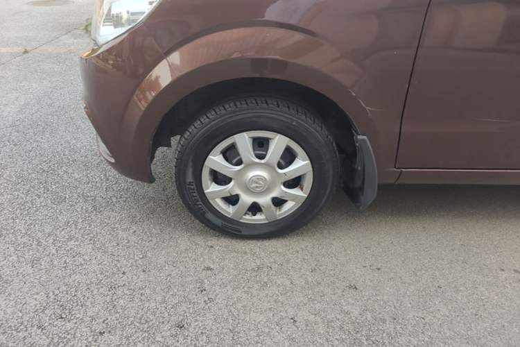 Used BAIC Weiwang M30 2015 1.5L Basic Version DAM15 Left Front Wheel Hub