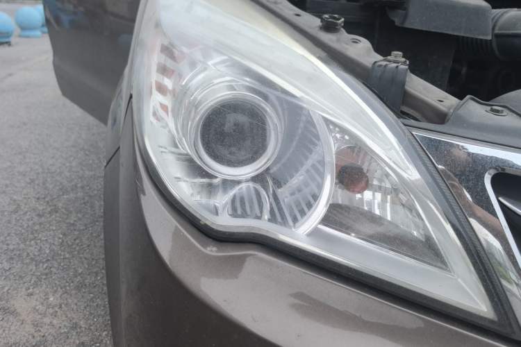 Used BAIC Weiwang M30 2015 1.5L Basic Version DAM15 Right Front Headlight