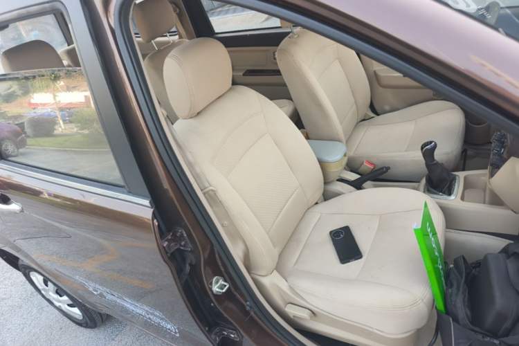 Used BAIC Weiwang M30 2015 1.5L Basic Version DAM15 Right Front Seat