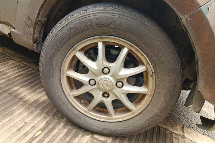 Used BAIC Weiwang M30 2015 1.5L Comfort Version BJ415B Right Front Wheel Hub