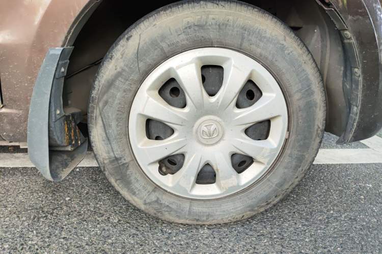 Used BAIC Weiwang M30 2015 1.5L Basic Version DAM15 Right Front Wheel Hub