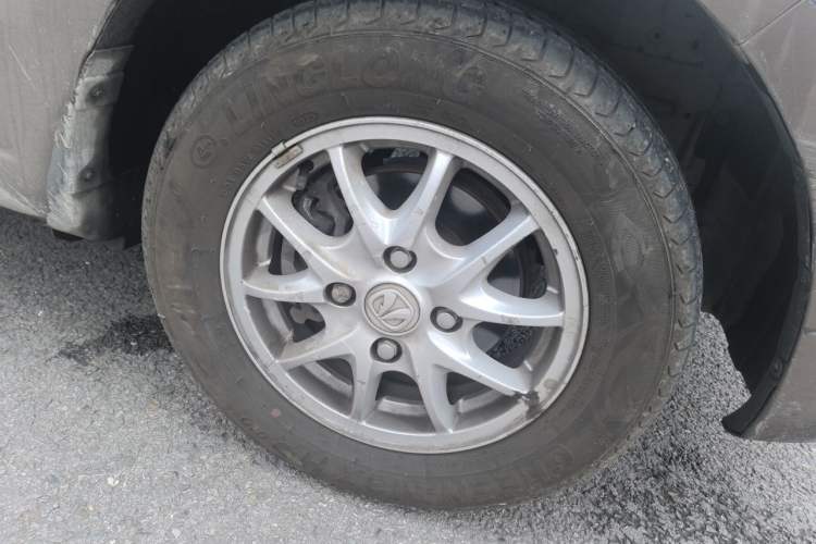 Used BAIC Weiwang M30 2015 1.5L Basic Version DAM15 Right Front Wheel Hub