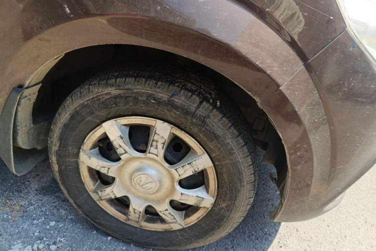 Used BAIC Weiwang M30 2015 1.5L Basic Version DAM15 Right Front Wheel Hub