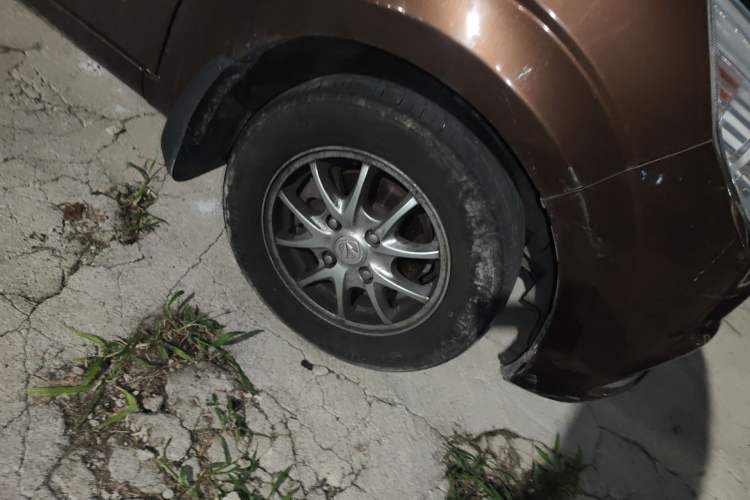 Used BAIC Weiwang M30 2015 1.5L Comfort Version BJ415B Right Front Wheel Hub