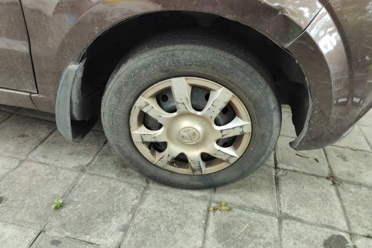 Used BAIC Weiwang M30 2015 1.5L Basic Version DAM15 Right Front Wheel Hub
