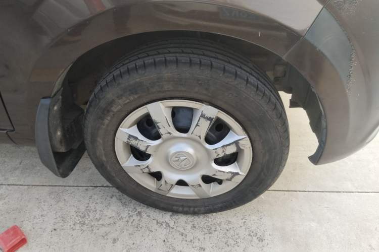 Used BAIC Weiwang M30 2015 1.5L Basic Version DAM15 Right Front Wheel Hub