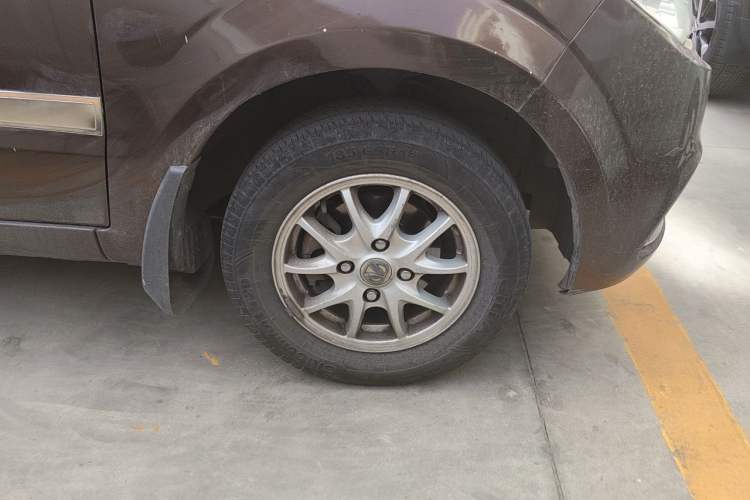 Used BAIC Weiwang M30 2015 1.5L Basic Version DAM15 Right Front Wheel Hub