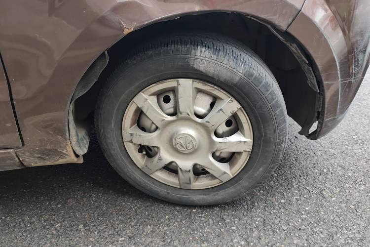 Used BAIC Weiwang M30 2015 1.5L Basic Version DAM15 Right Front Wheel Hub