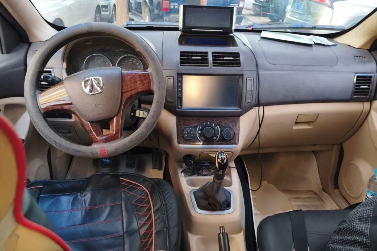 Used BAIC Weiwang M30 2015 1.5L Basic Version DAM15 Center Console