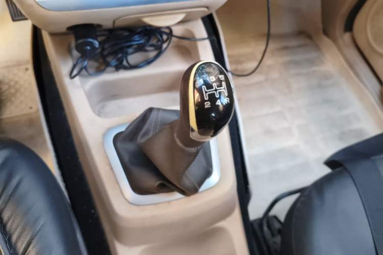 Used BAIC Weiwang M30 2015 1.5L Basic Version DAM15 Gear Lever