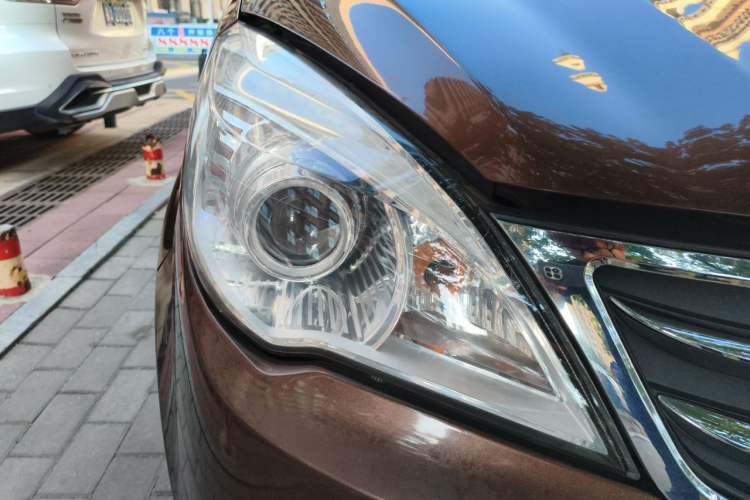 Used BAIC Weiwang M30 2015 1.5L Basic Version DAM15 Right Front Headlight
