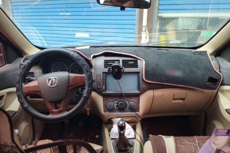 Used BAIC Weiwang M30 2015 1.5L Basic Version DAM15 Center Console