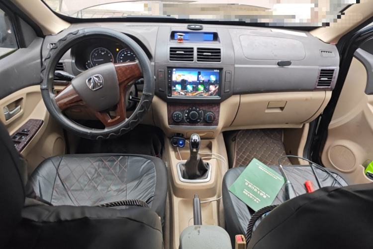 Used BAIC Weiwang M30 2015 1.5L Basic Version DAM15 Center Console