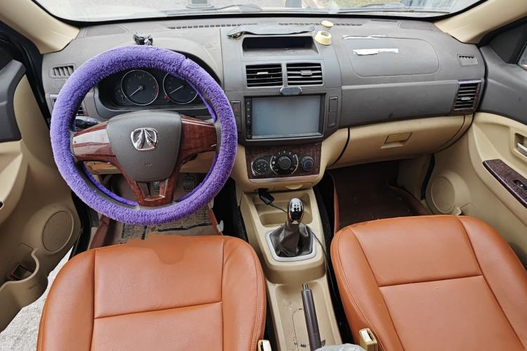Used BAIC Weiwang M30 2015 1.5L Basic Version DAM15 Center Console