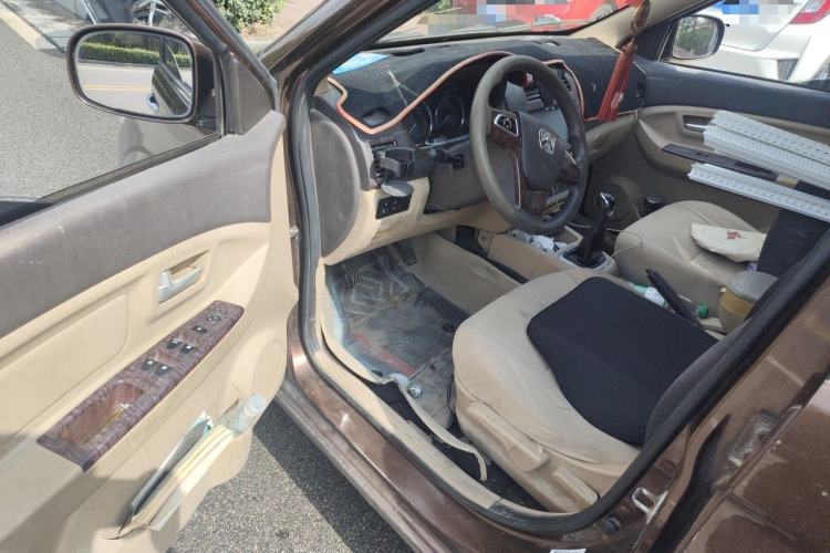 Used BAIC Weiwang M30 2015 1.5L Basic Version DAM15 Driver Seat