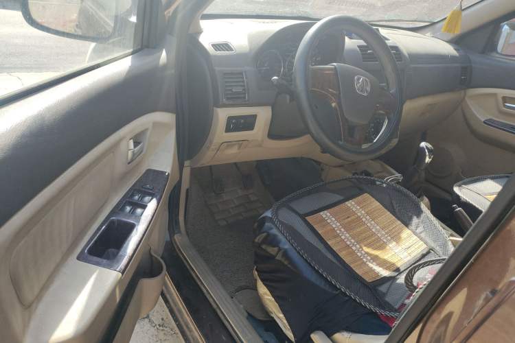Used BAIC Weiwang M30 2015 1.5L Basic Version DAM15 Driver Seat